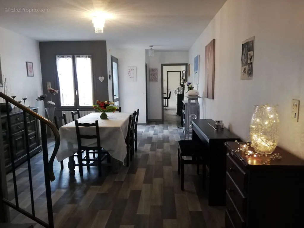 Salle à manger - Appartement Duplex avec Balcon au Centre de Bletterans