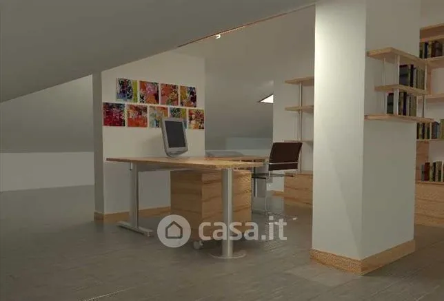 Bureau - Apartment with Balcony in Piacenza