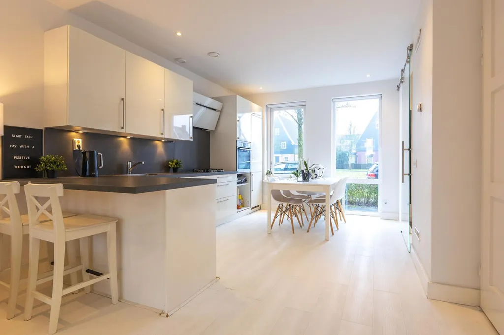 6-room house in Zwaag