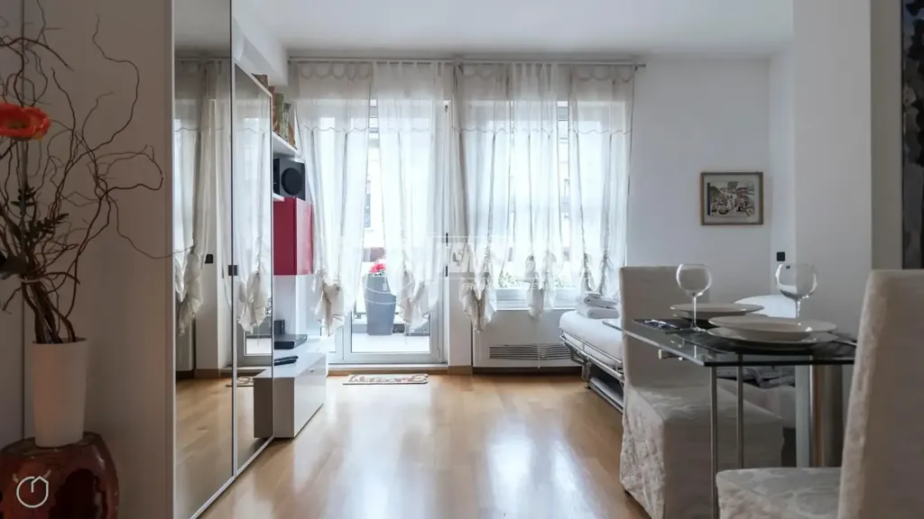 Elutuba - Rear-Facing Studio with Terrace in Milan