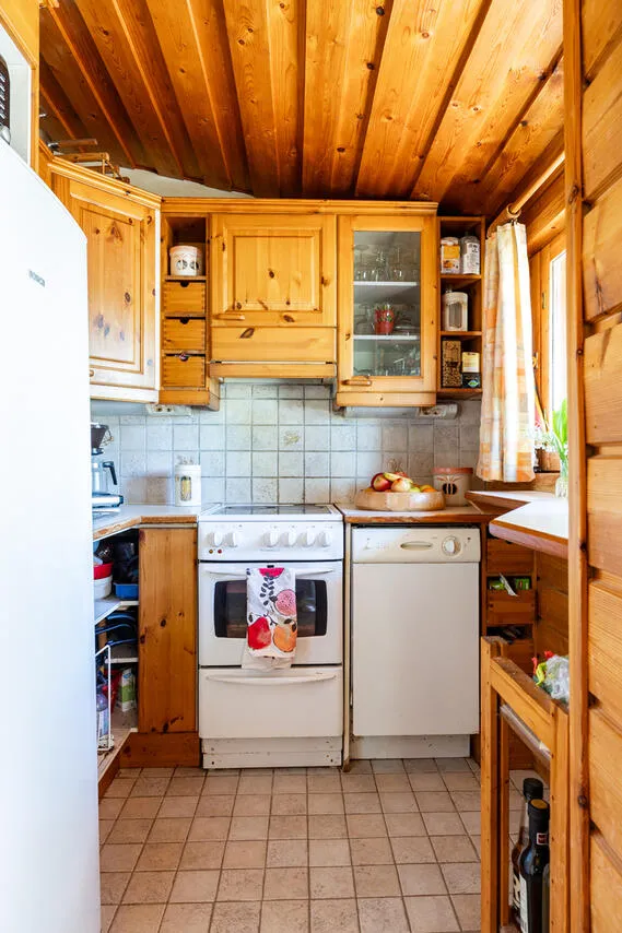 Cuisine - Cottage with Private Beach in Ylöjärvi