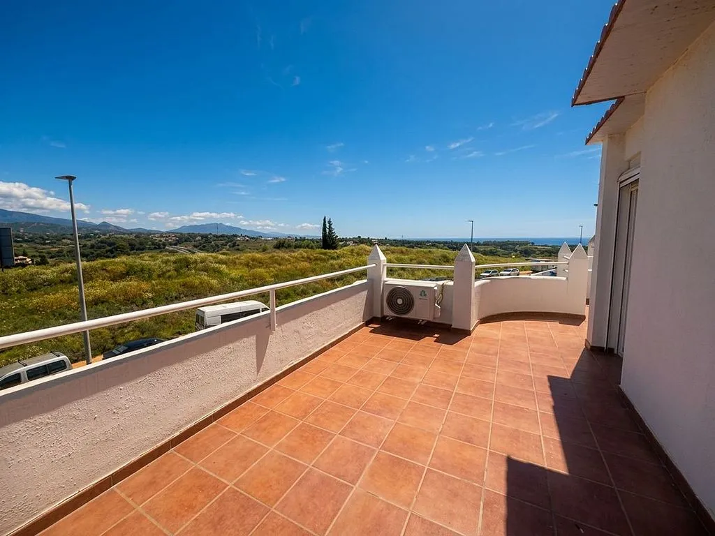 Balcone - Terraced Adosado with Pool in Estepona