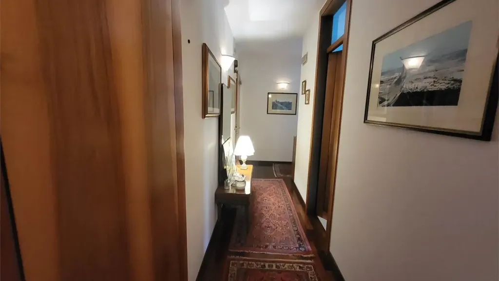Esik - Villa with Extensive Garden near Montebelluna