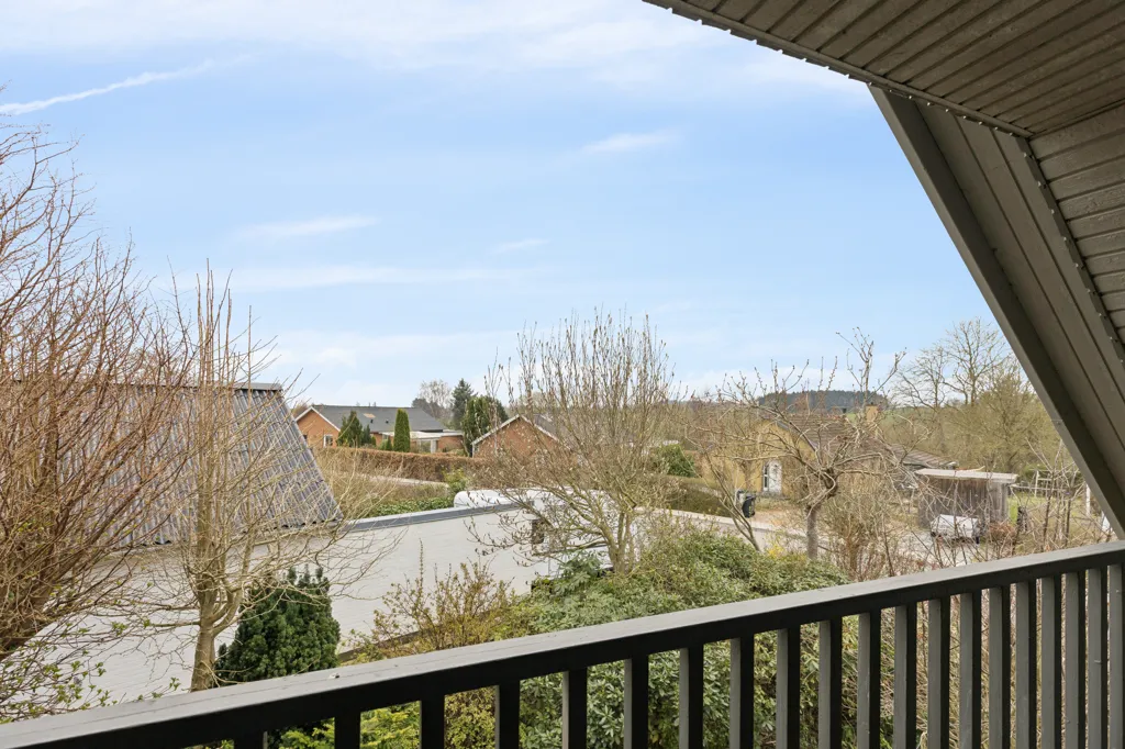 Balcon - Spacious Villa in Bjert with Community Access