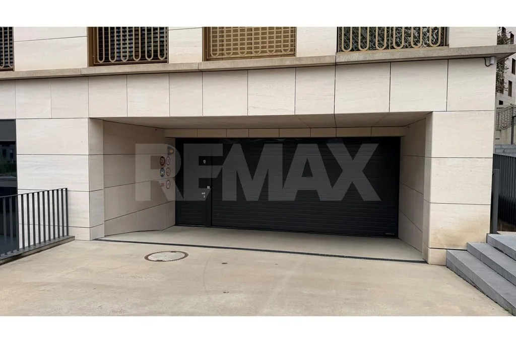 Garage - Cave de 7 m² dans Résidence Moderne à Gasperich