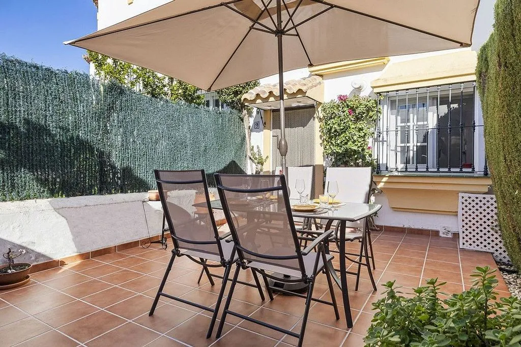 Terrace - Semi-Detached House with Pool in Bel Air