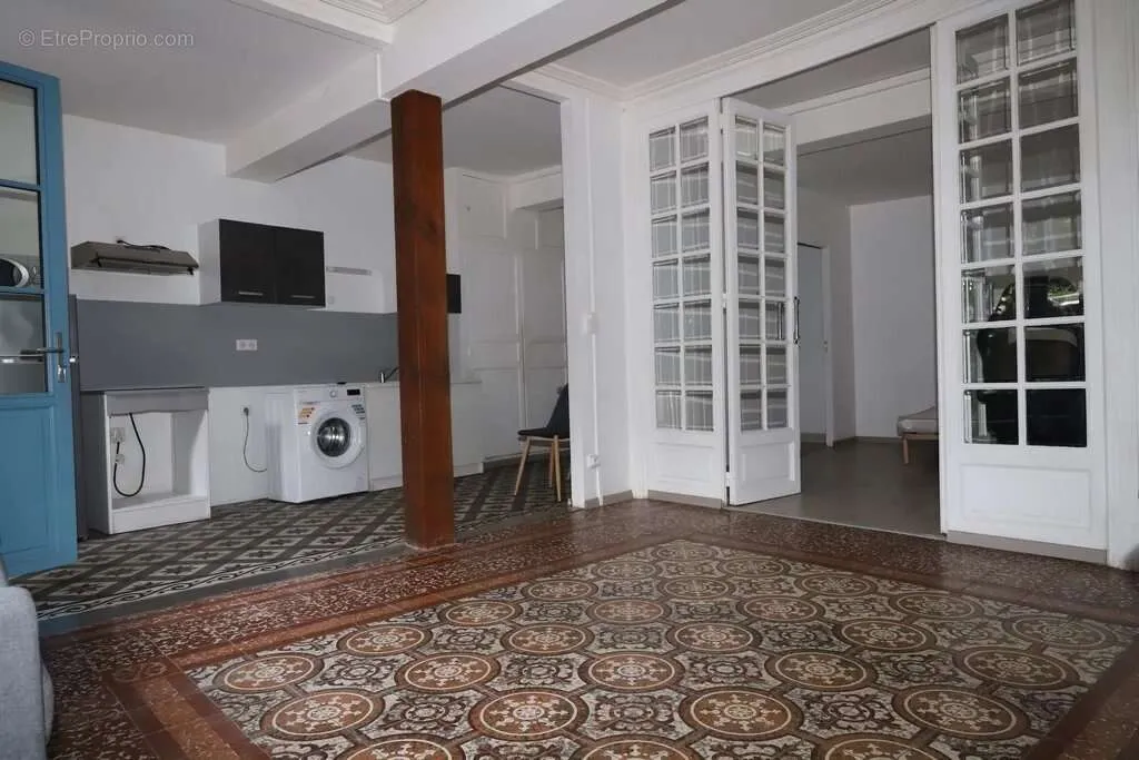 Elutuba - Renovated Multi-Unit Building with Parking in Foix