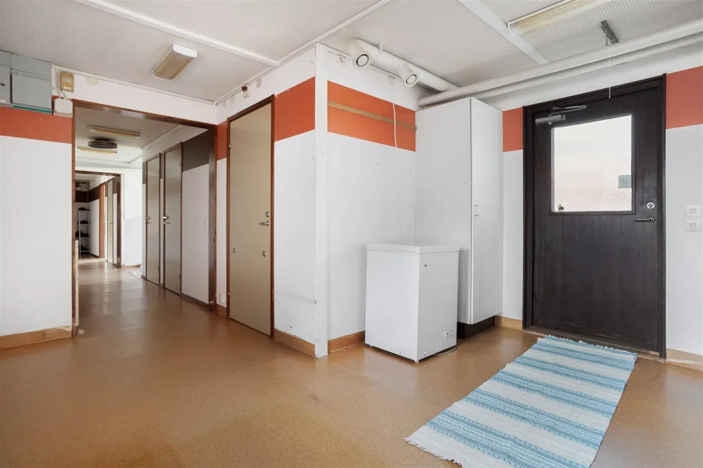 Entrée - Multi-Functional Property with Parking in Stöde