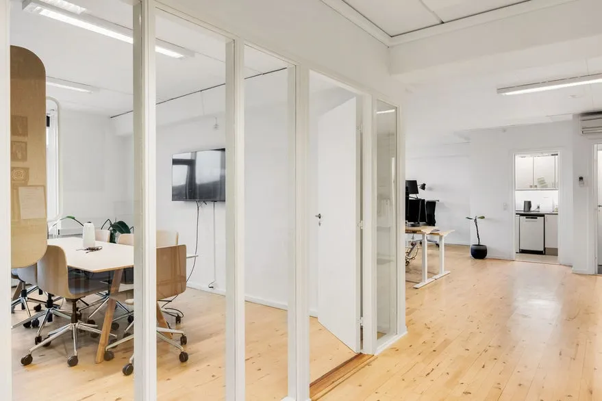 Kabinet - Office Space with Large Windows in Aarhus
