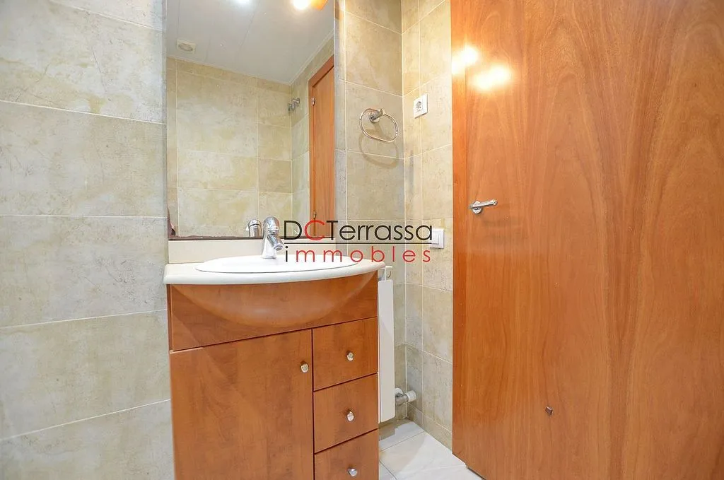 Bathrooms - Apartment with Balcony in Vallparadís, Terrassa