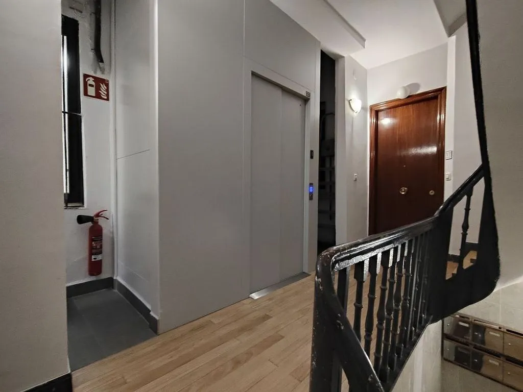 Entrée - Reformed Flat with Balcony in Bilbao's Old Town