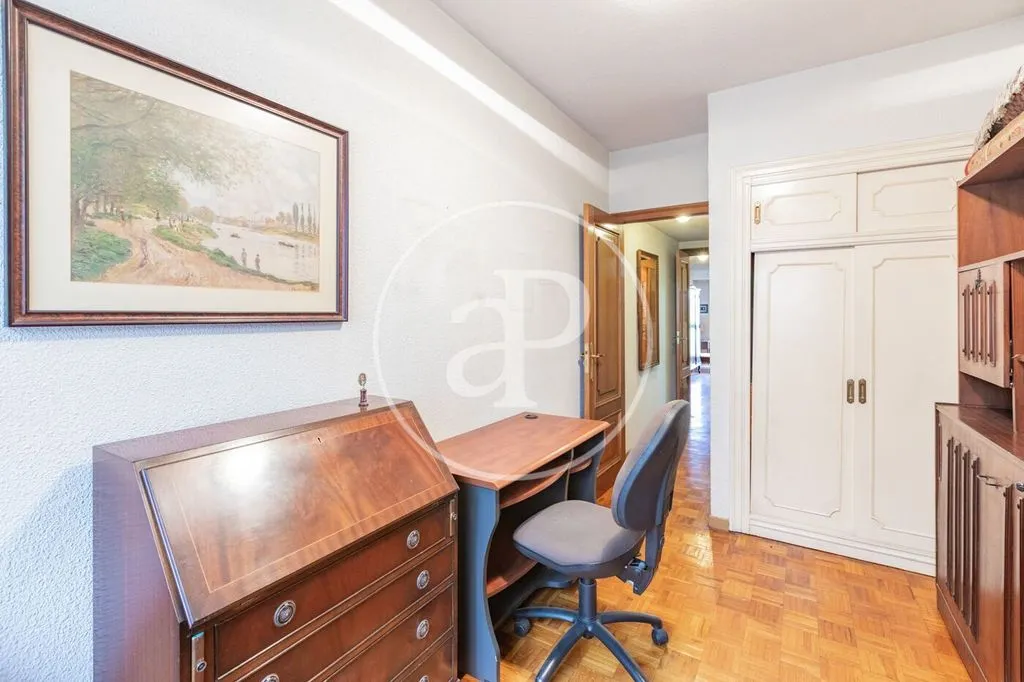 Kabinet - Luxury Apartment with River Views in Madrid