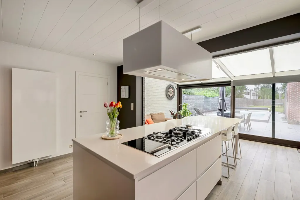 Cuisine - Bâtiment Semi-ouvert Rénové avec Piscine à Berlaar