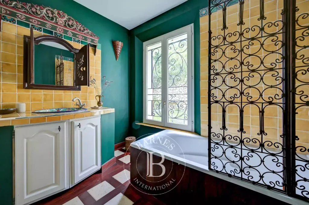 Bathrooms - Bastide with Panoramic View in Aix-en-Provence