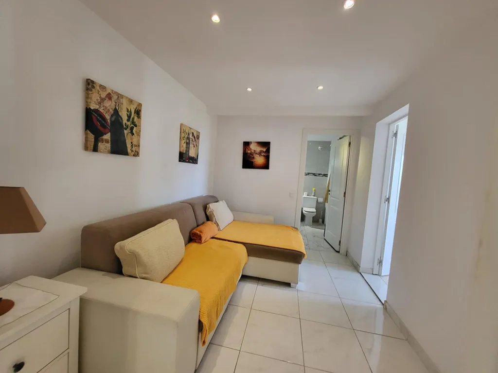 Elutuba - Detached Villa with Private Garden in Arona