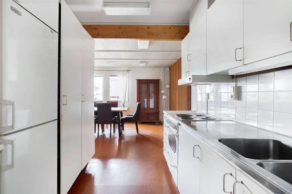 Cuisine - Multi-Functional Property with Parking in Stöde