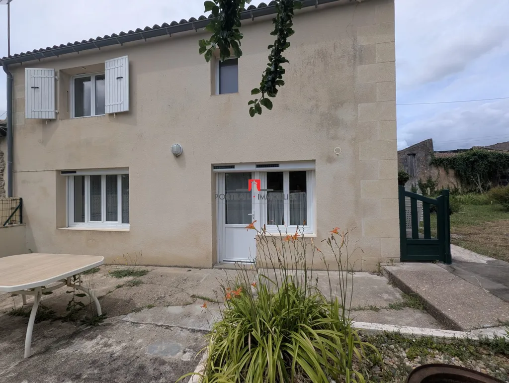 Extérieur - Maison en Pierre avec Cour à Plassac