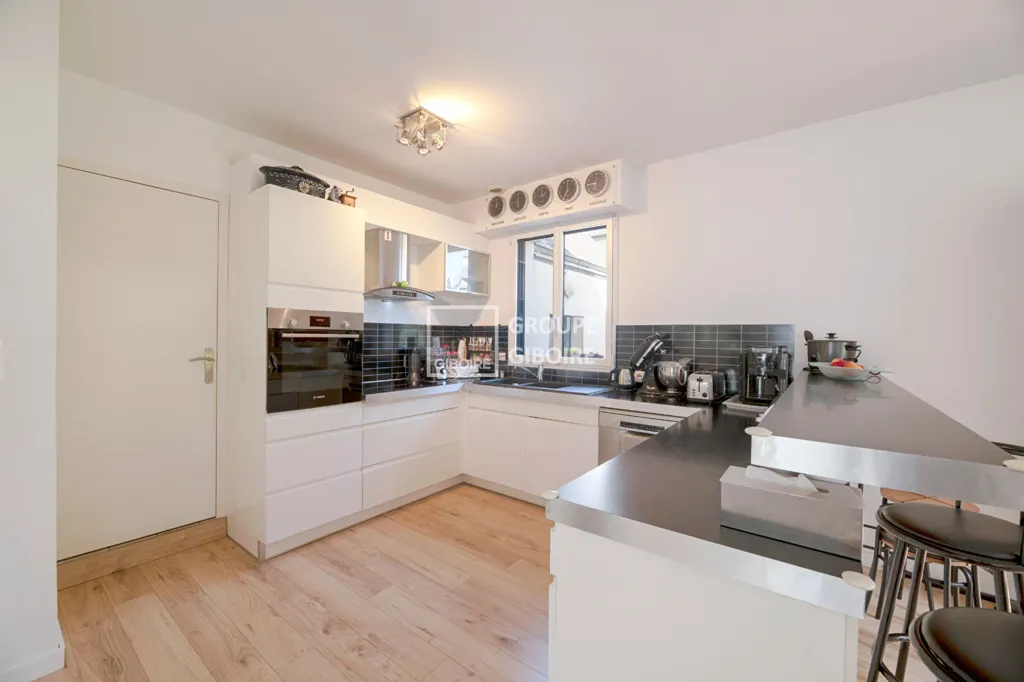 Cuisine - Maison d'Architecte avec Jardin à Bellevue