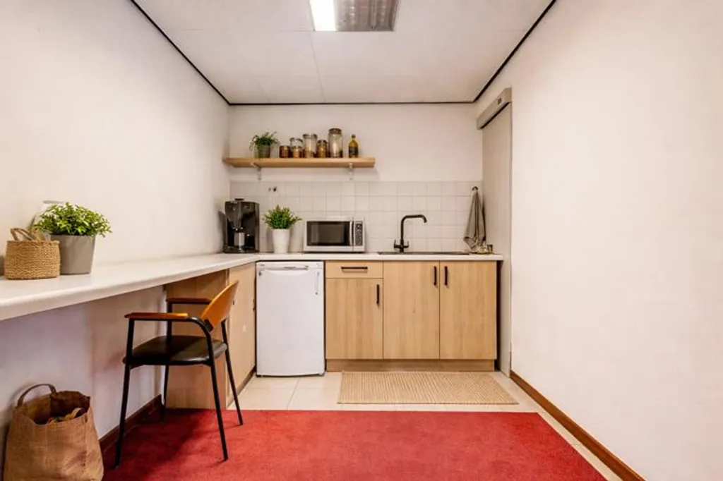 Cuisine - Immeuble de Rendement avec Appartements et Local Commercial à Overmere