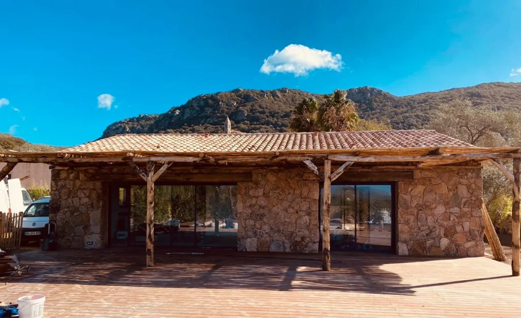 Terrasse - Bergerie Contemporaine à Figari avec Vue Mer