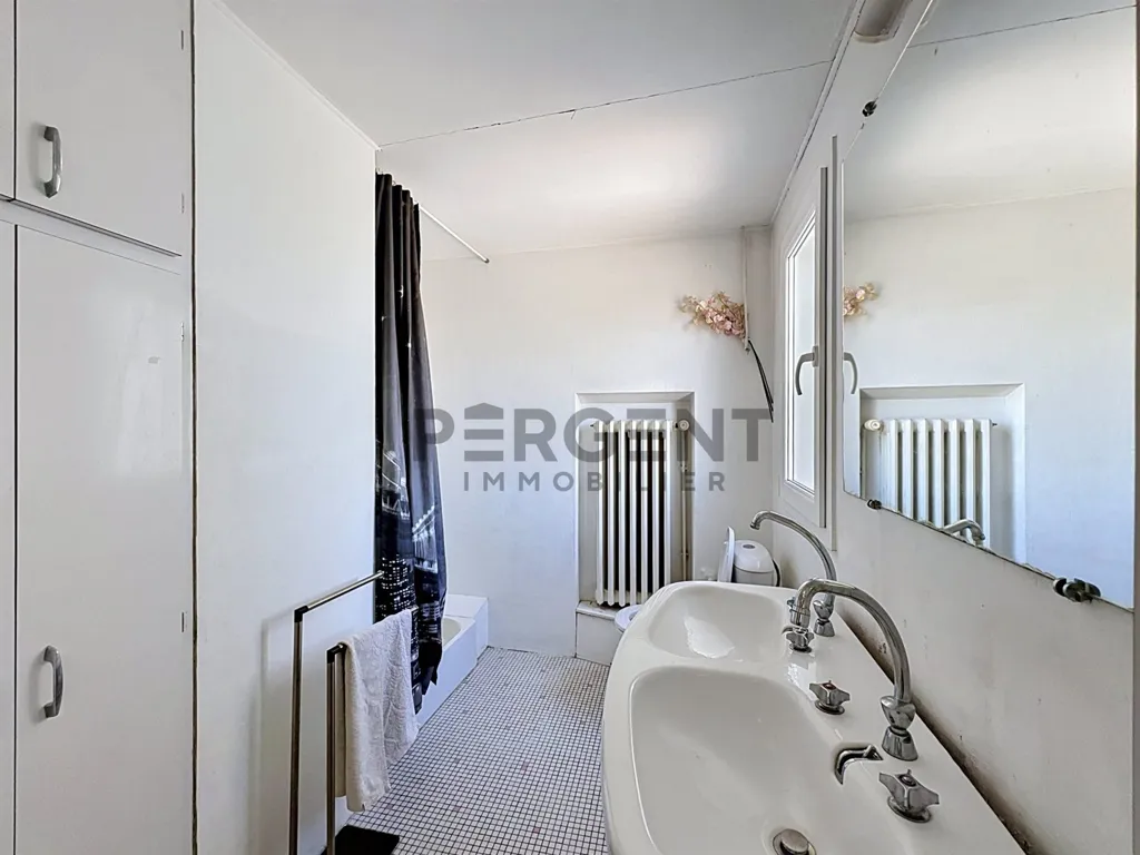 Salles de bain - Appartement 5 Pièces + Studio Indépendant au Cœur de la Ville