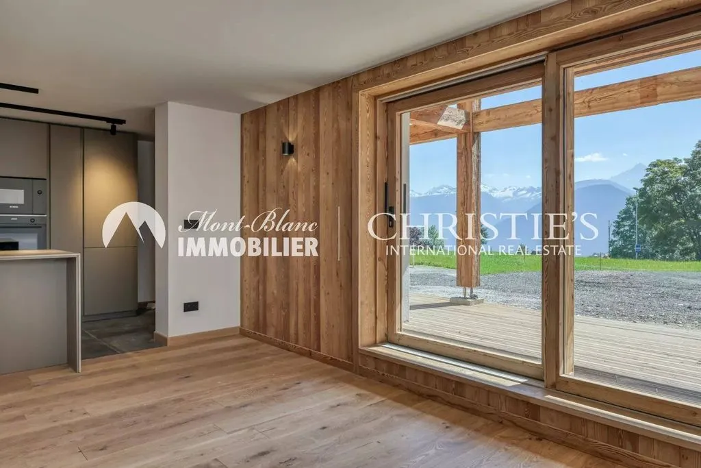 Luxury Flat with Mountain View in Ormaret