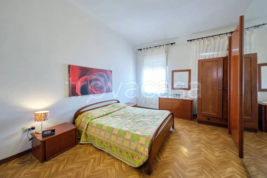 Chambres - Trilocale with Balcony in Central Trieste