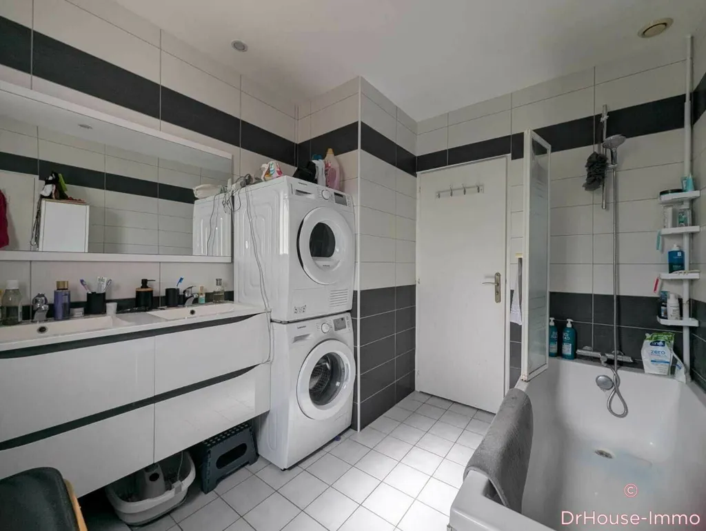 Bathrooms - 6-Piece House with Garden in Lège