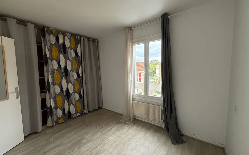 Chambres - Appartement T2 avec Balcon au Centre de Mont-de-Marsan