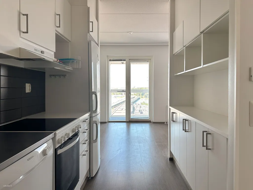 Cuisine - Studio Apartment with Glazed Balcony in Rastila
