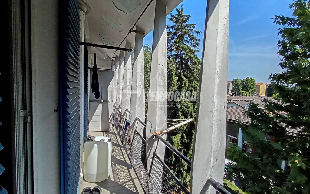 Balcon - Spacious 3-Bedroom Apartment in Cesate
