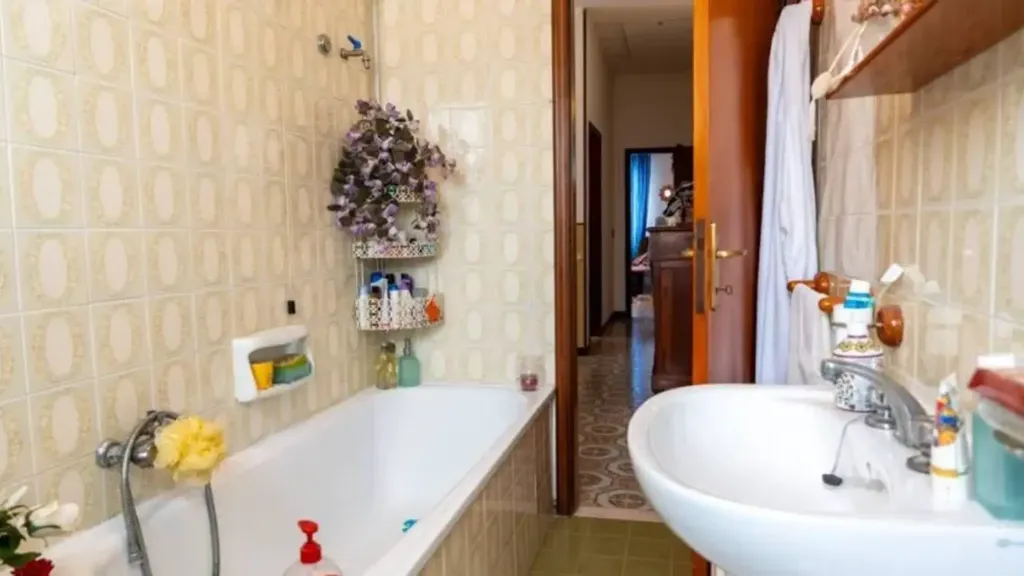 Salles de bain - Bifamiliar Villa with Garden in Massa Finalese