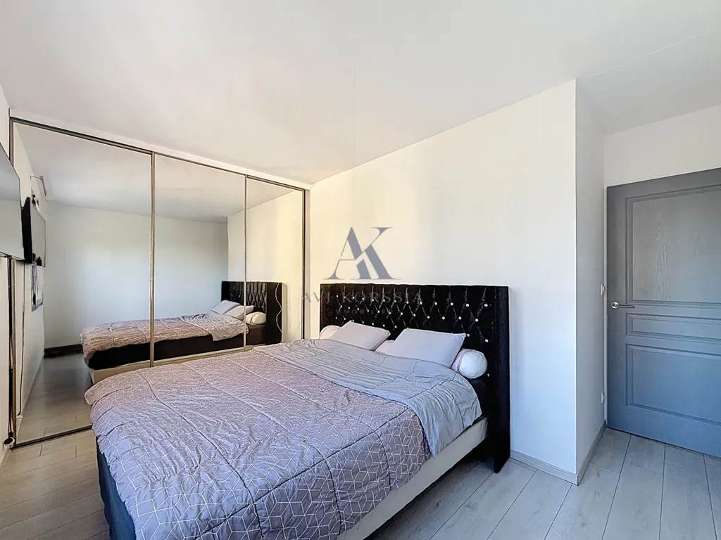 Bedrooms - Modern Flat with Balcony in Décines-Charpieu