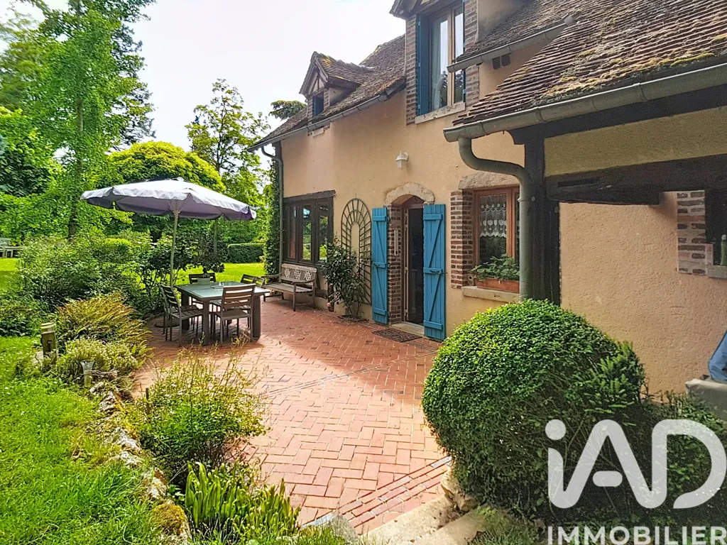 Terrasse - Maison de Campagne avec Piscine à Château-Renard