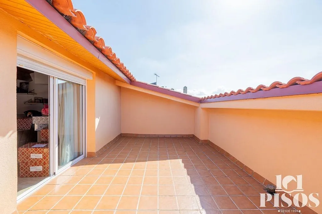 Terraced House with Balcony in Ca n'Oriol
