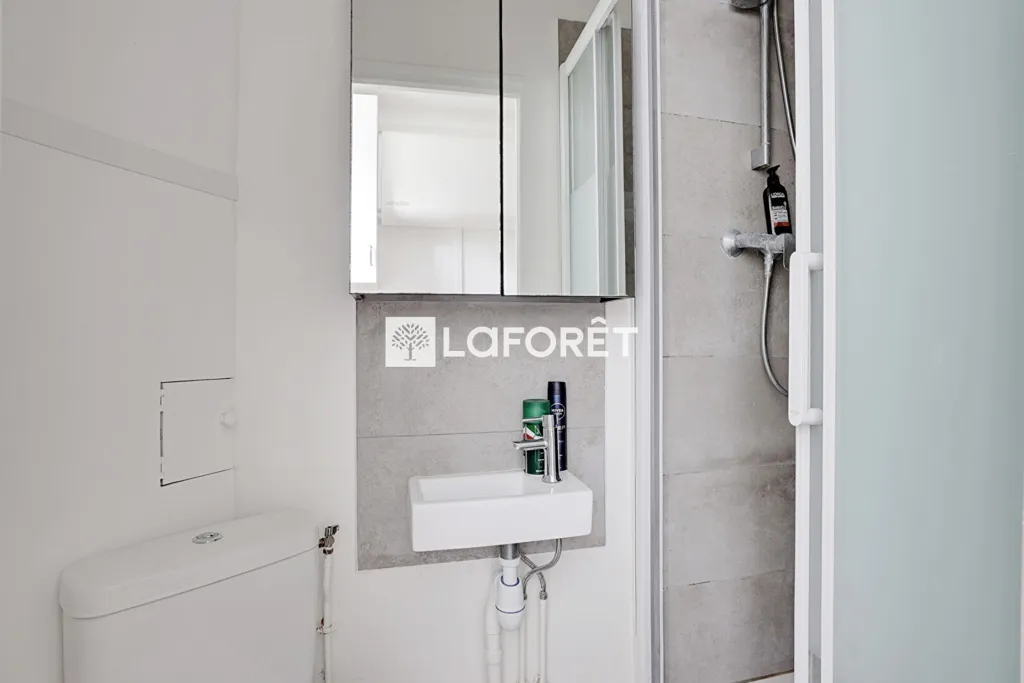 Bathrooms - Studio with High Luminosity in Paris 14th