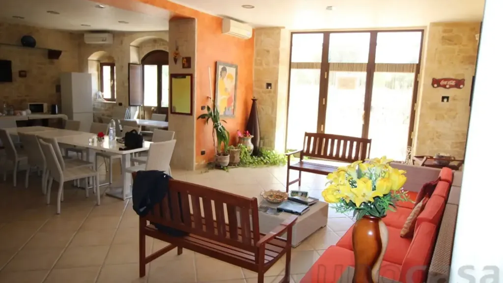 Dining Room - Rustic Country House with Solarium in Noto