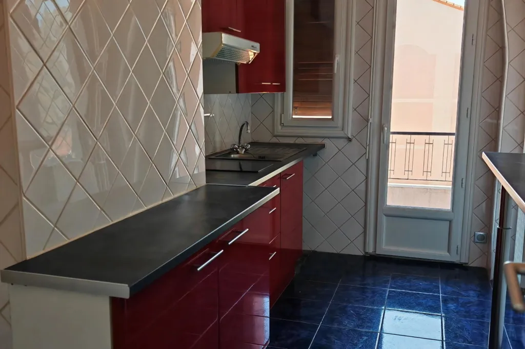 Kitchen - 2-Bedroom Apartment with Balconies in Nice