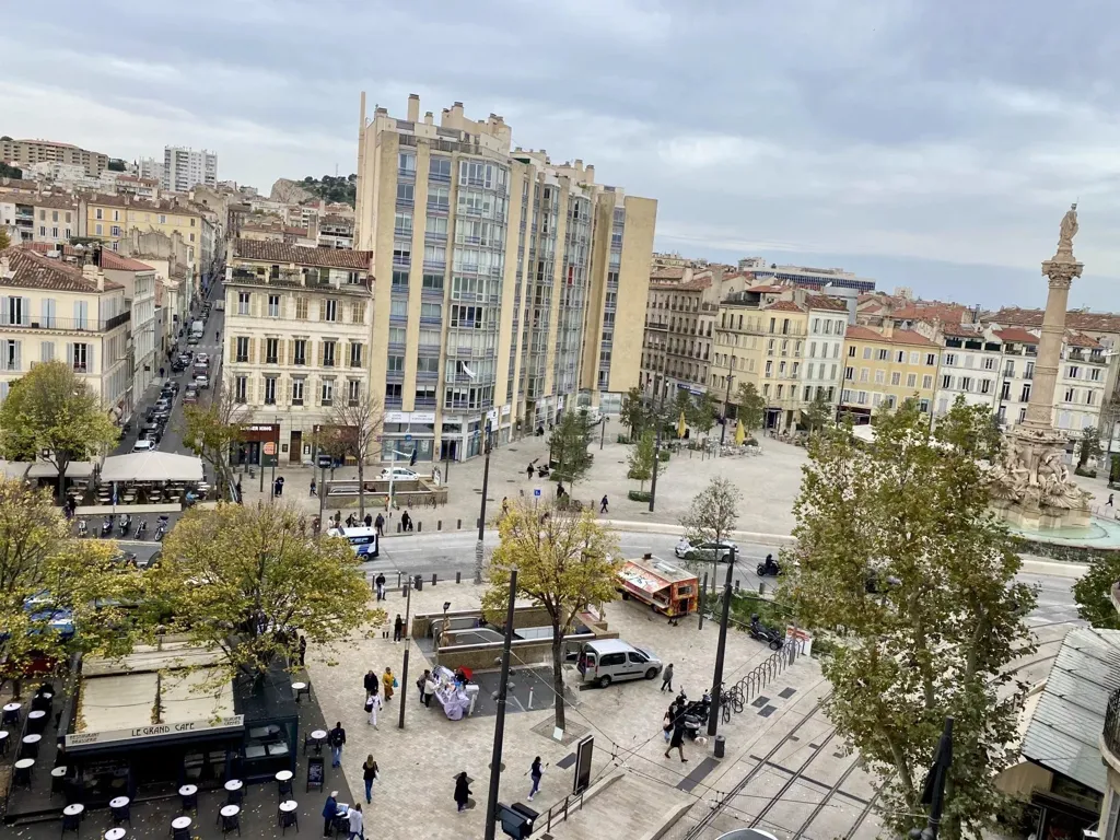 Luxury Apartment with City View in Marseille