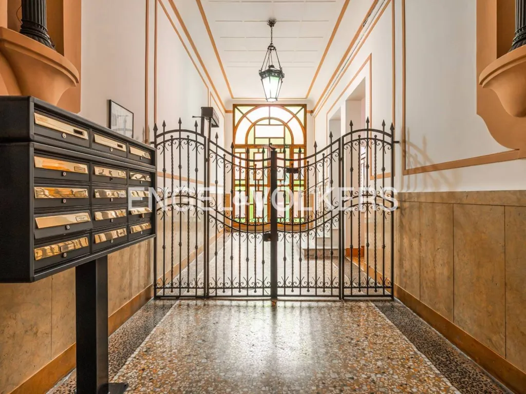 Entrée - Rustic Mansard with Terrace in Bologna