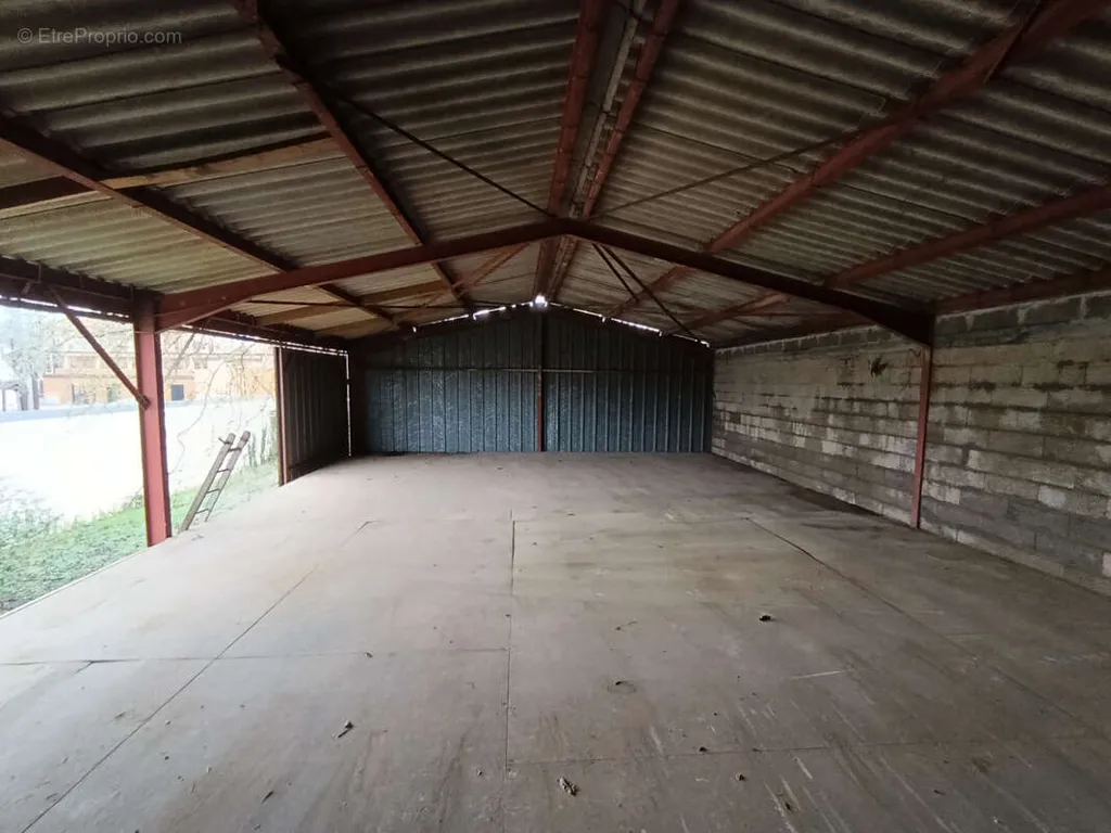 Garage - Artisanal Complex with Storage in Mainvilliers