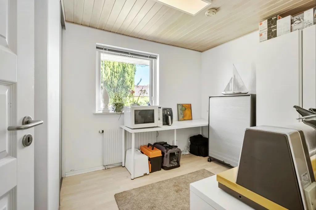 Bureau - Stone Villa with Heated Garage in Dragør