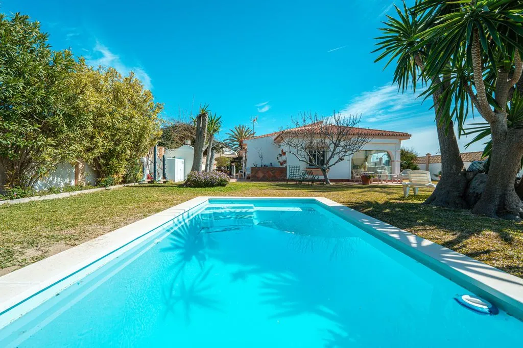 Piscine - Beachfront Villa with Sea View in Marbella East