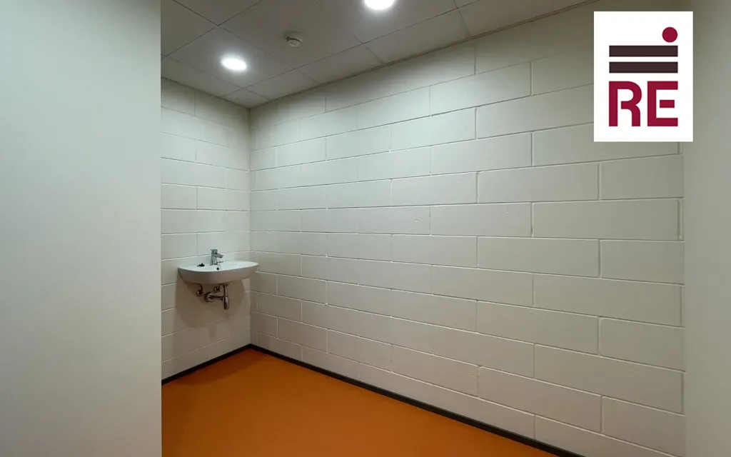 Vannitoad - Modern Office Space with High Visibility in Jüri