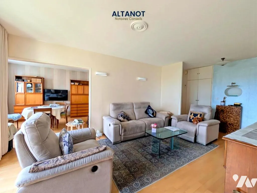 Living Room - T5 Apartment with Balcony in Tours