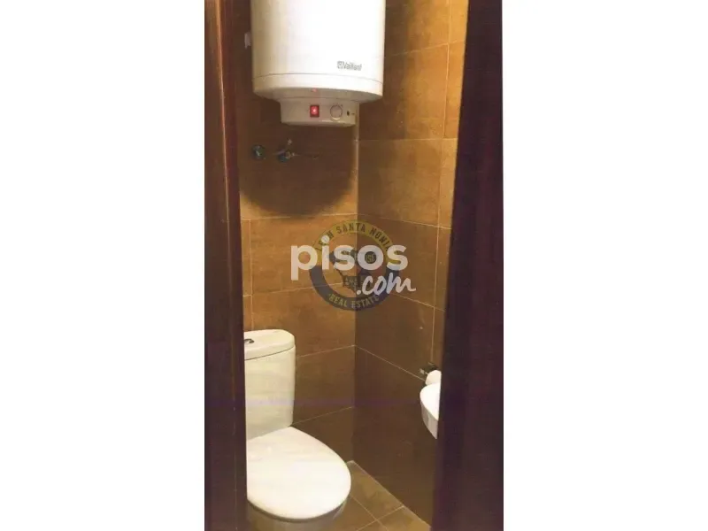 Bathrooms - 3-bedroom house in ES