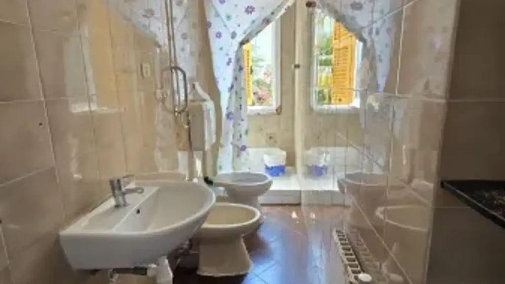 Salles de bain - 4-Bedroom Apartment in Sestri Ponente