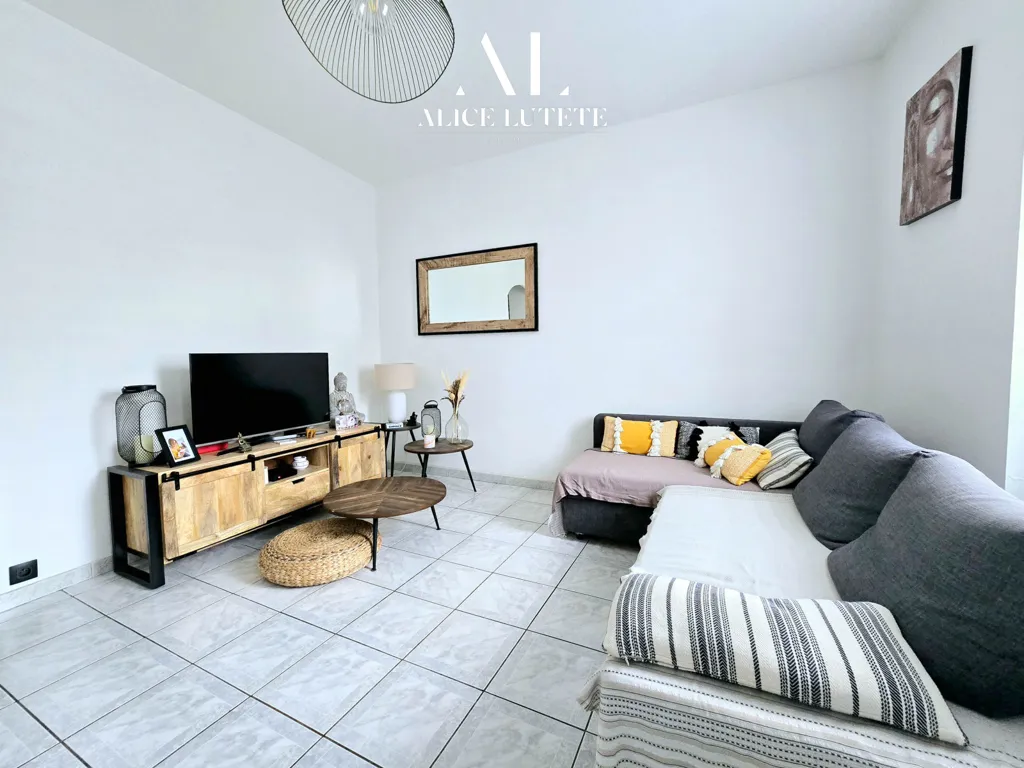 Elutuba - Fully Let Building with Terrace in Saint-Barnabé, Marseille