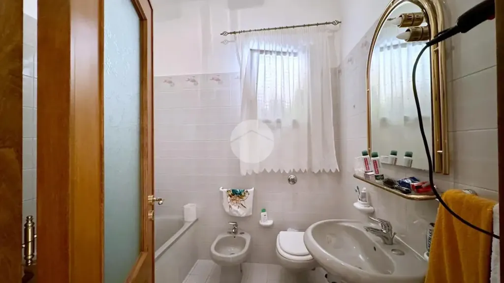 Salles de bain - 3-Bedroom Apartment with Parking in Palermo