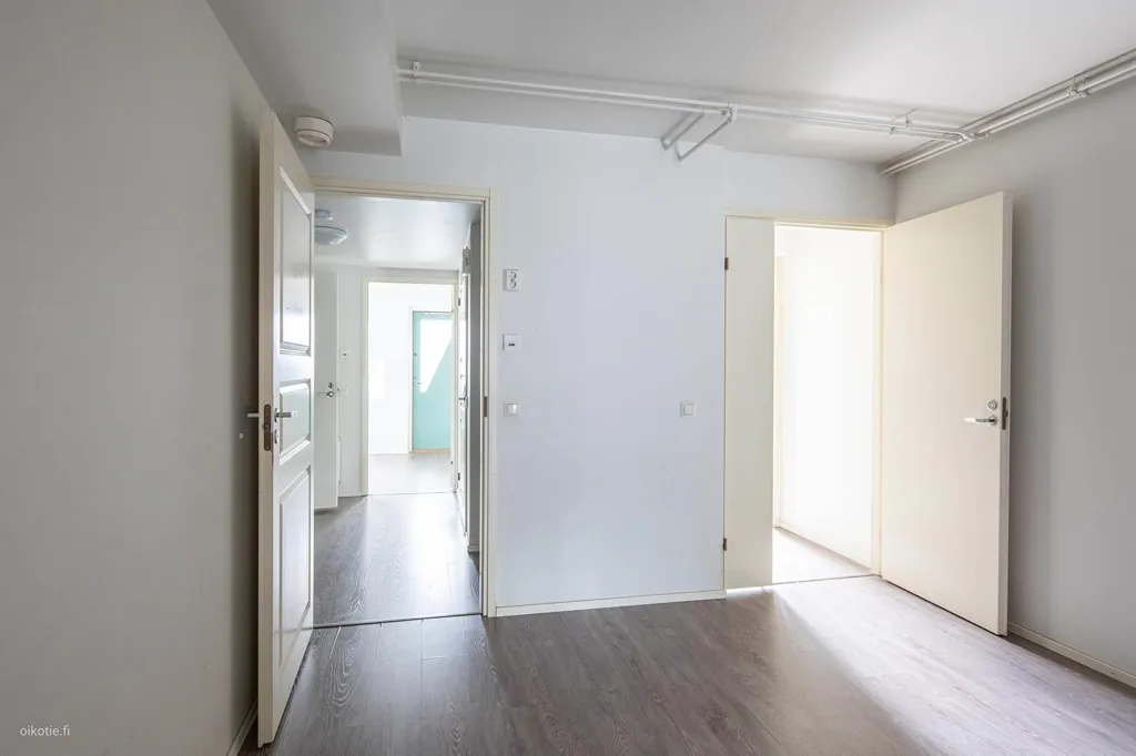 Hallway - Five-Bedroom Apartment with Sauna in Vuosaari